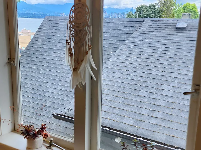 3528 Point Grey Rd — Photo 12