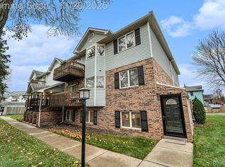 102 Pinewood Cir, Plymouth, MI