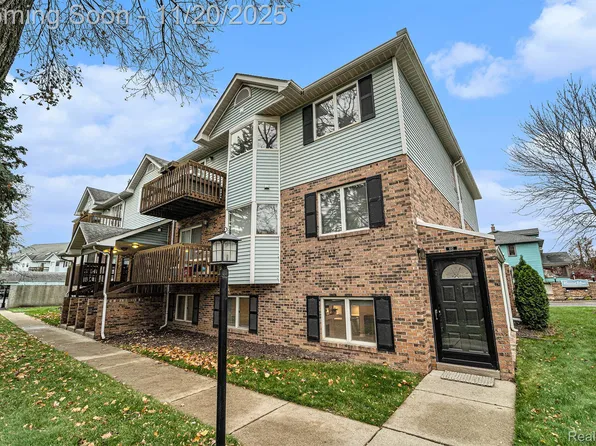 102 Pinewood Cir, Plymouth, MI 48170