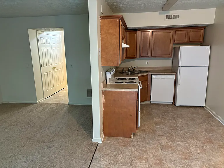 309 Beacon Hl — Photo 3