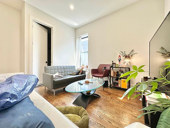 4th image of 335 Woodbine St #2B
