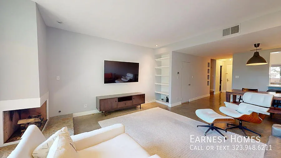 1 + 1.5 Stylish West Hollywood Condo with Private Rooftop Deck and Hollywood Hills Views! — Photo 4