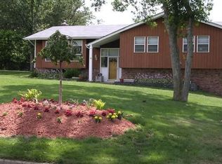 11 Wintergreen Dr W, Melville, NY 11747