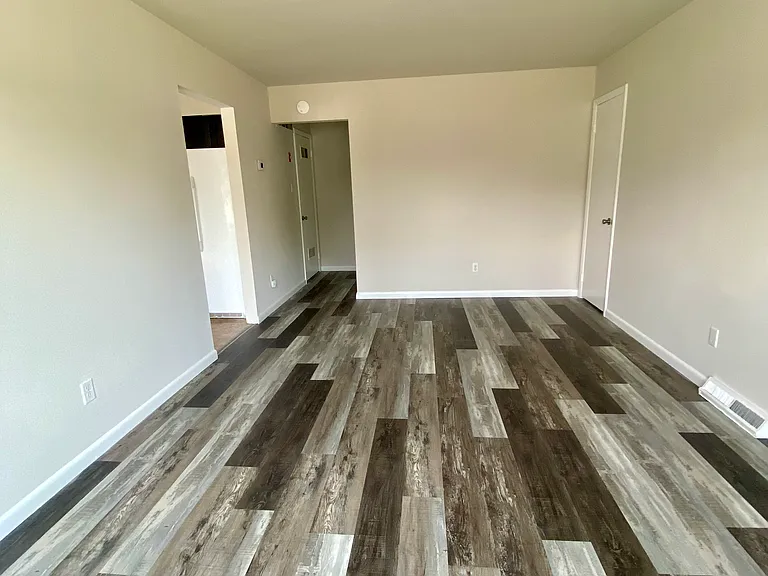 204 Gateway Blvd #A — Photo 2