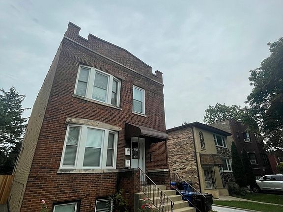 2nd image of 4711 N Kenton Ave Unit 1