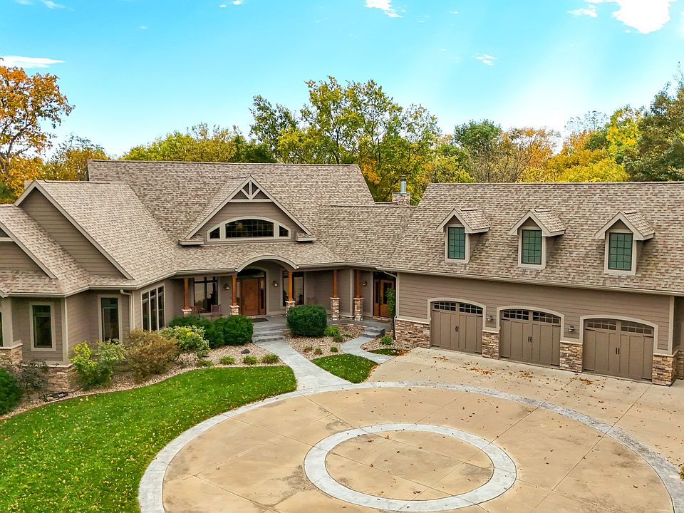 1st image of 1004 Oakwood Dr