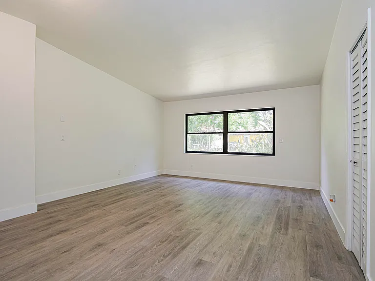 734 5th Pl SW — Photo 3