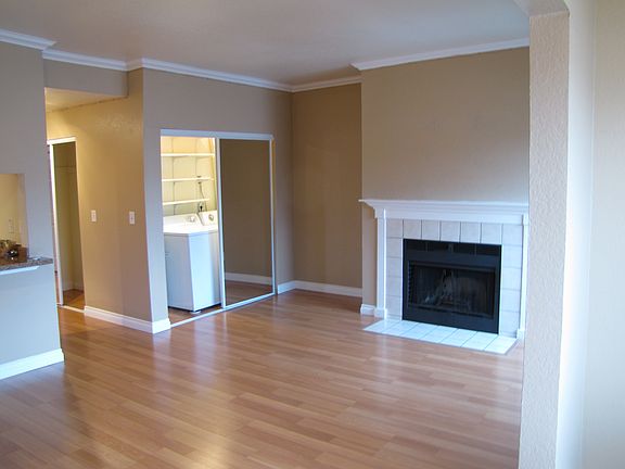 4th image of 19924 19th Ave NE APT 301A