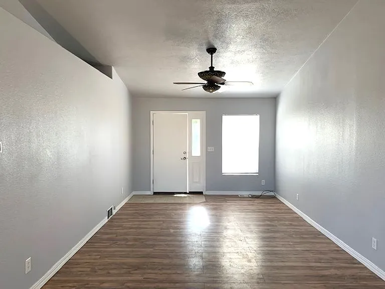 217 Blakeland Dr — Photo 5