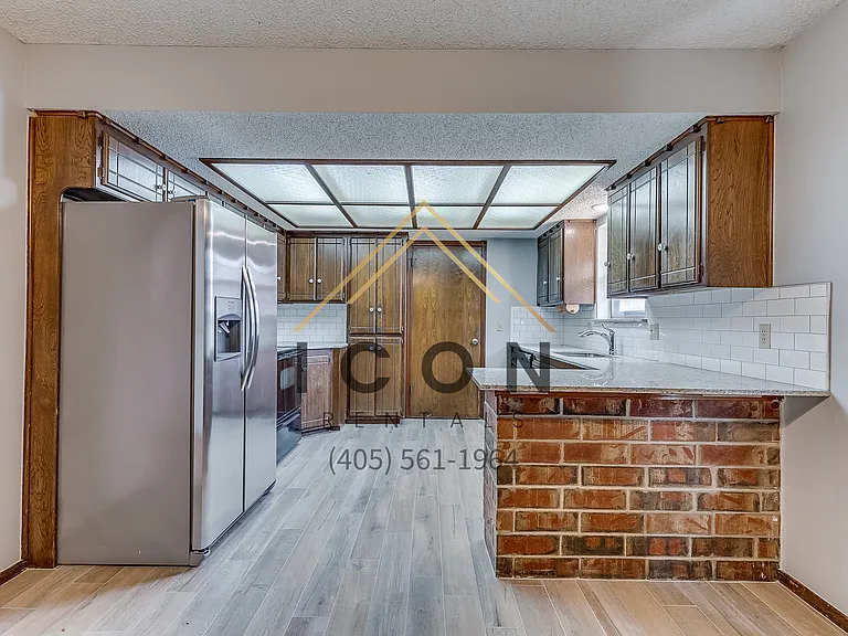 1912 N Gleason Ave — Photo 3