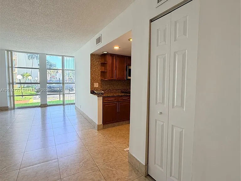 2000 Atlantic Shores Blvd #118 — Photo 2