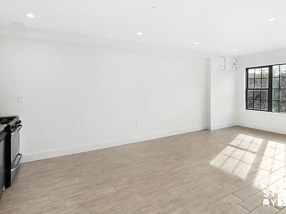 4th image of 955 Lafayette Ave #1