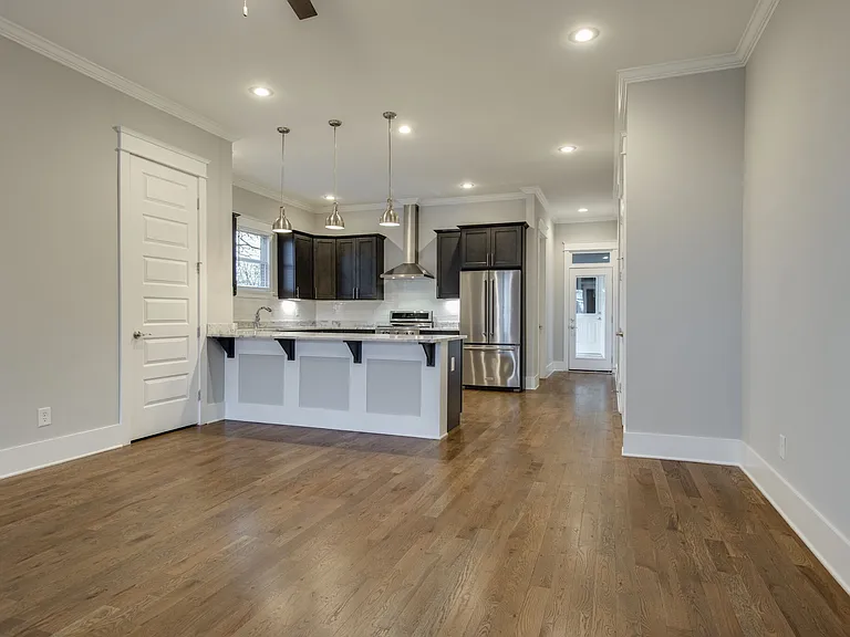 718 S 13th St — Photo 23