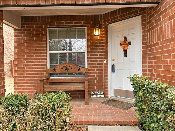2nd image of 1905 Stonehill Dr