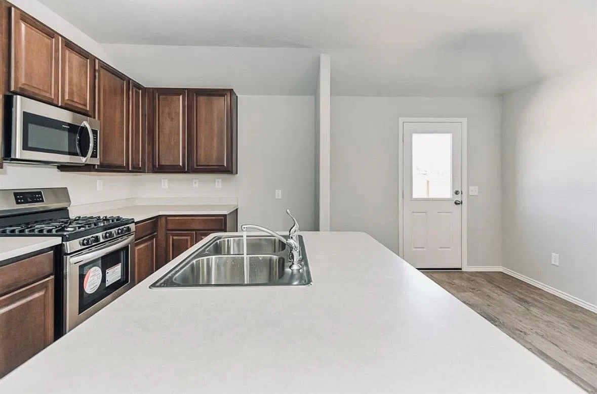 3 bed, 2.0 bath, 1248 sqft, $2,200 — Photo 3