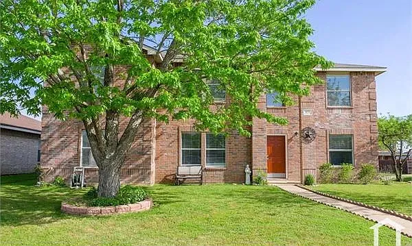 655 Pondview Dr — Photo 1