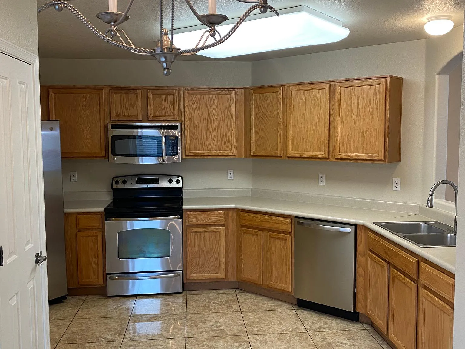 7353 E Weeping Willow Dr — Photo 3