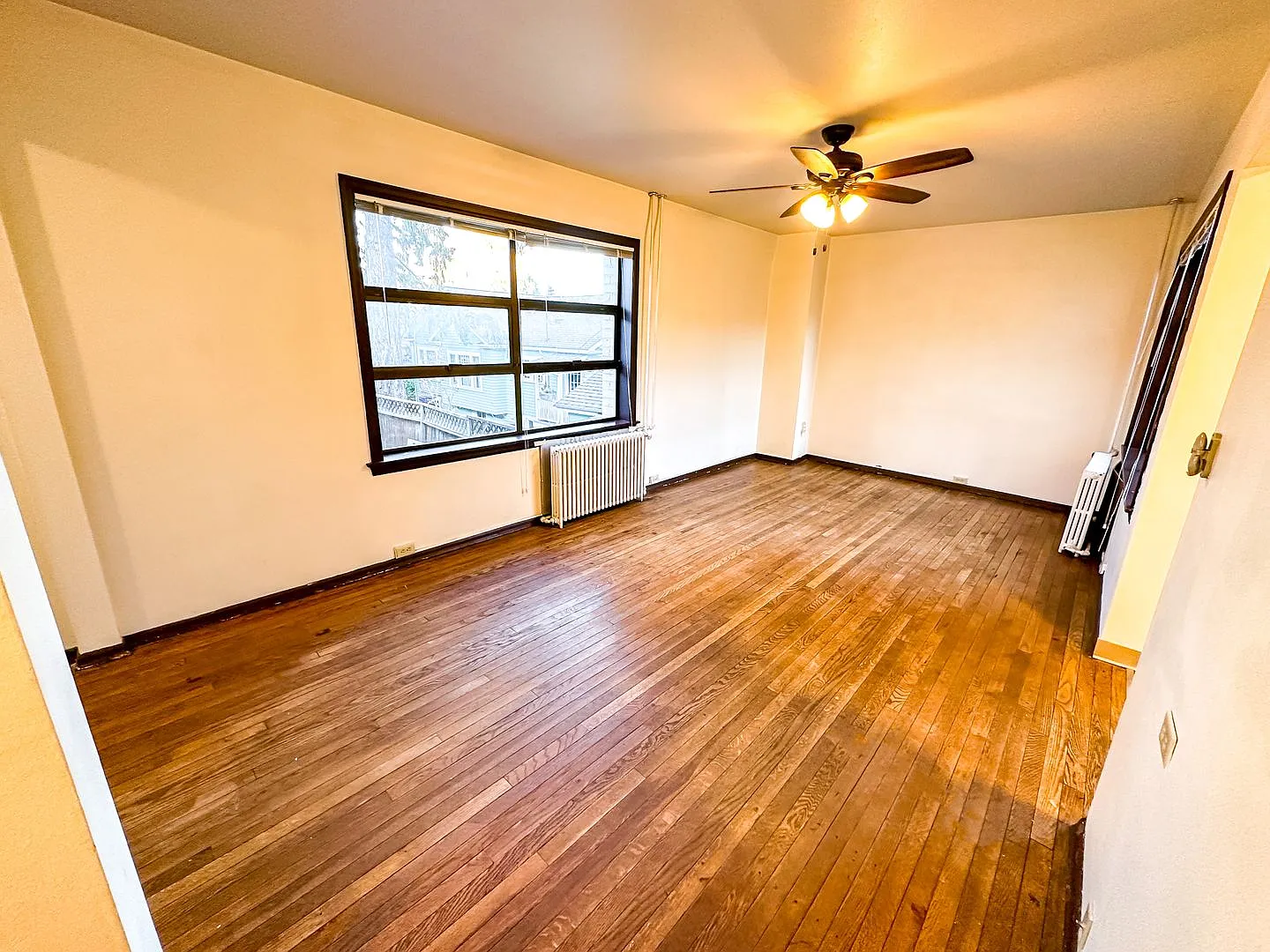 Montlake Apartments — Photo 3