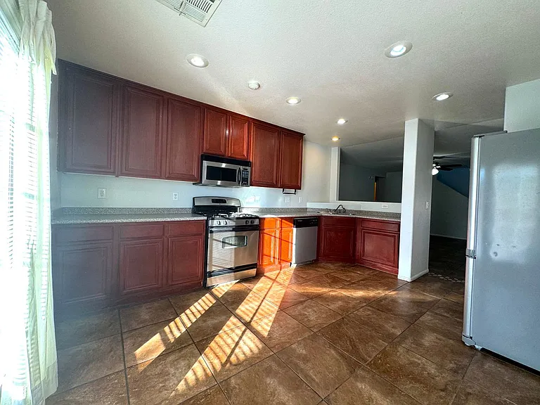 11087 Deluna St — Photo 6