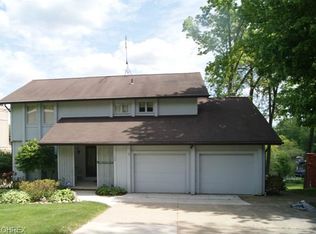 152 Lake Front Dr, Akron, OH 44319