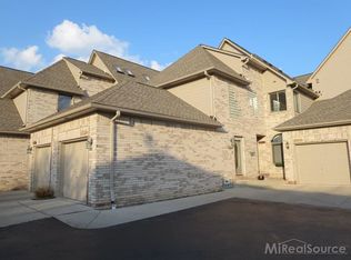50717 Harbour View Dr S, New Baltimore, MI 48047