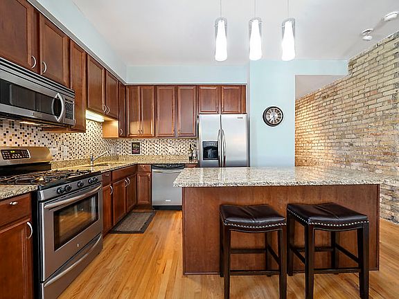 3rd image of 3546 N Janssen Ave #3