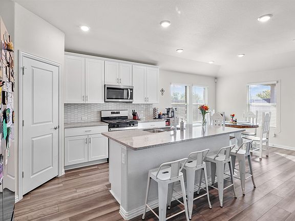 3rd image of 3505 Kingsview Dr