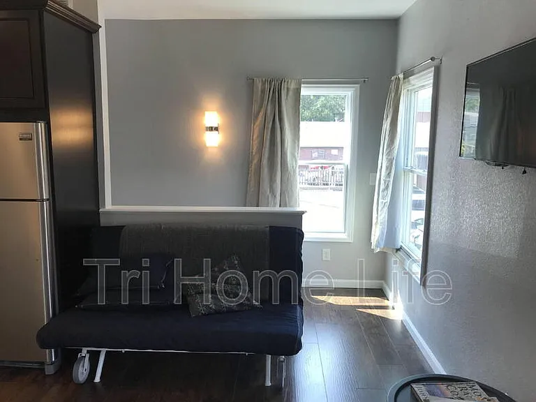 1652 N Gaylord St — Photo 9