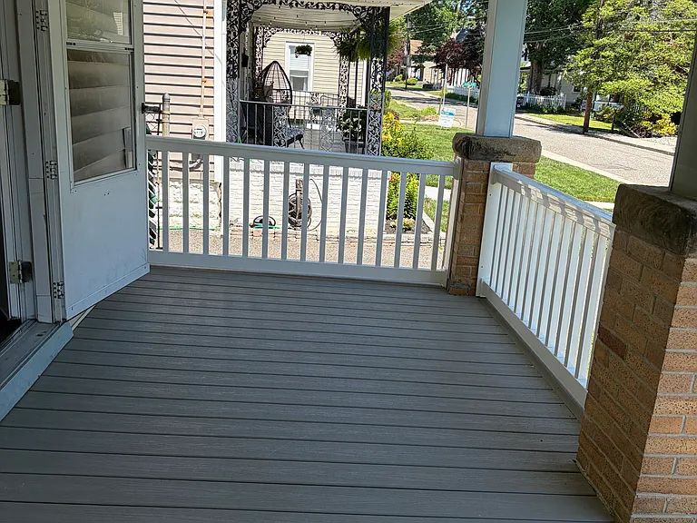 Evergreen Ave — Photo 15