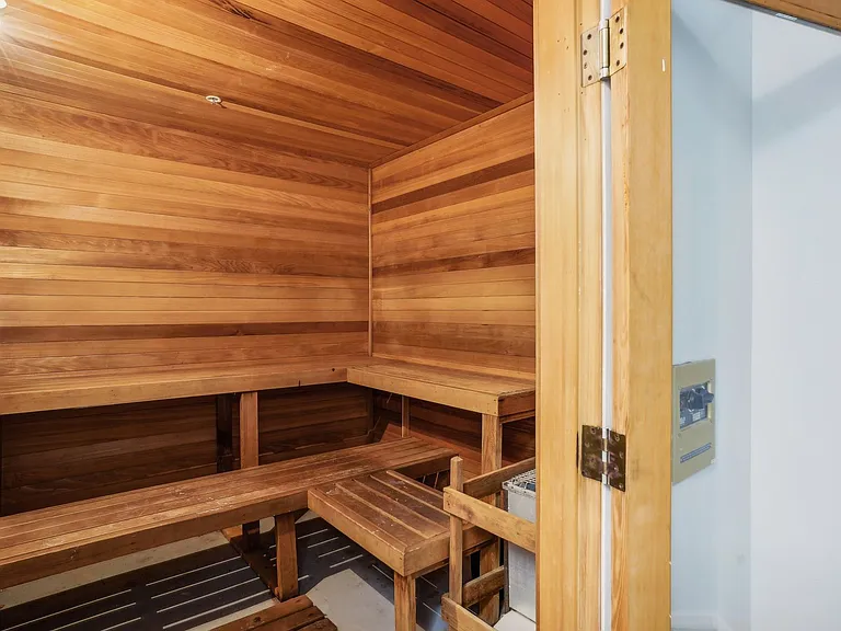 The Summit Apartments — Photo 11