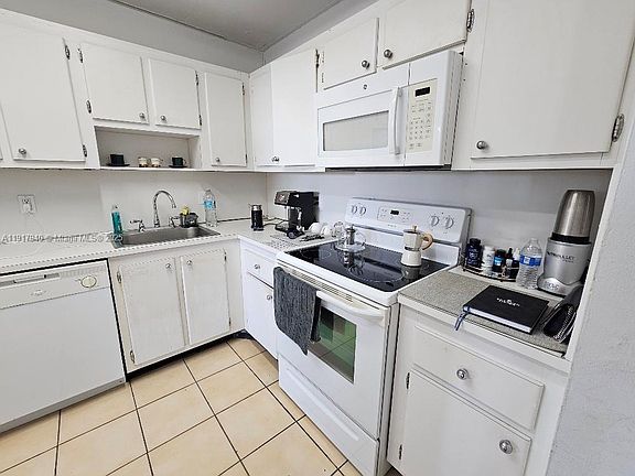 2nd image of 1200 NE Miami Gardens Dr APT 605W