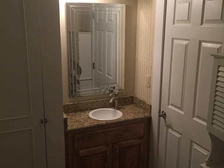 201 Williams Ave — Photo 16