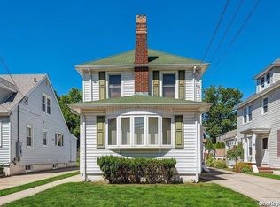 52 Adams St, Floral Park, NY