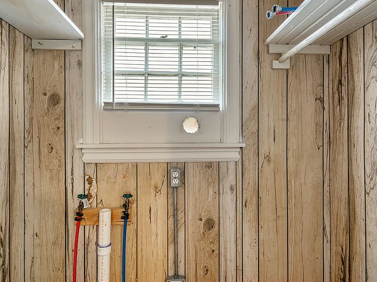 132 Rowland Pl — Photo 16