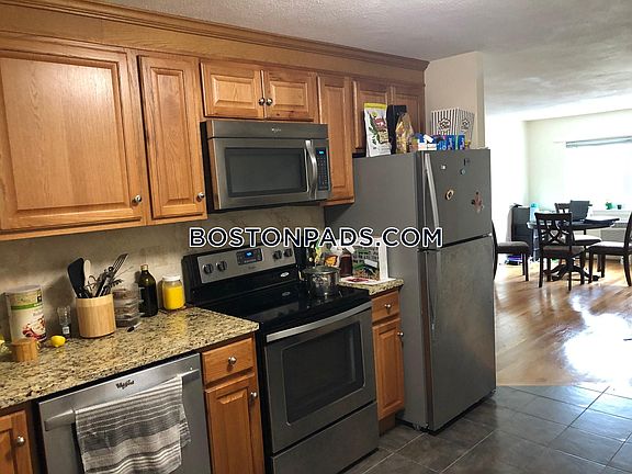 2nd image of 403 Washington St #002