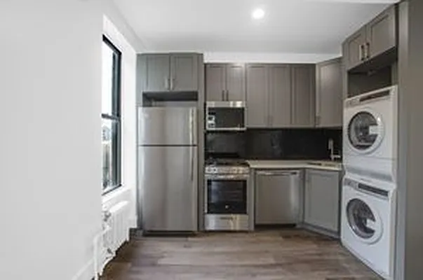 Rented by EXR | media 12