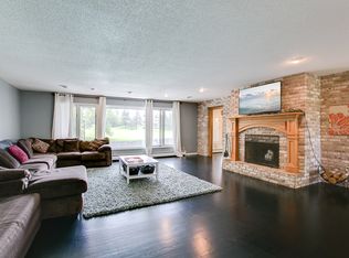 90 Valley Ln, Hastings, MN 55033
