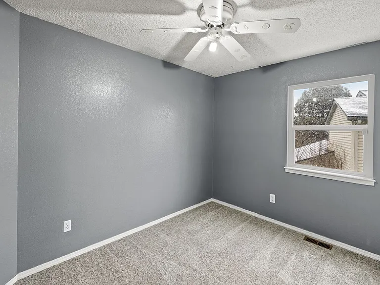 820 Spinner Ct — Photo 16