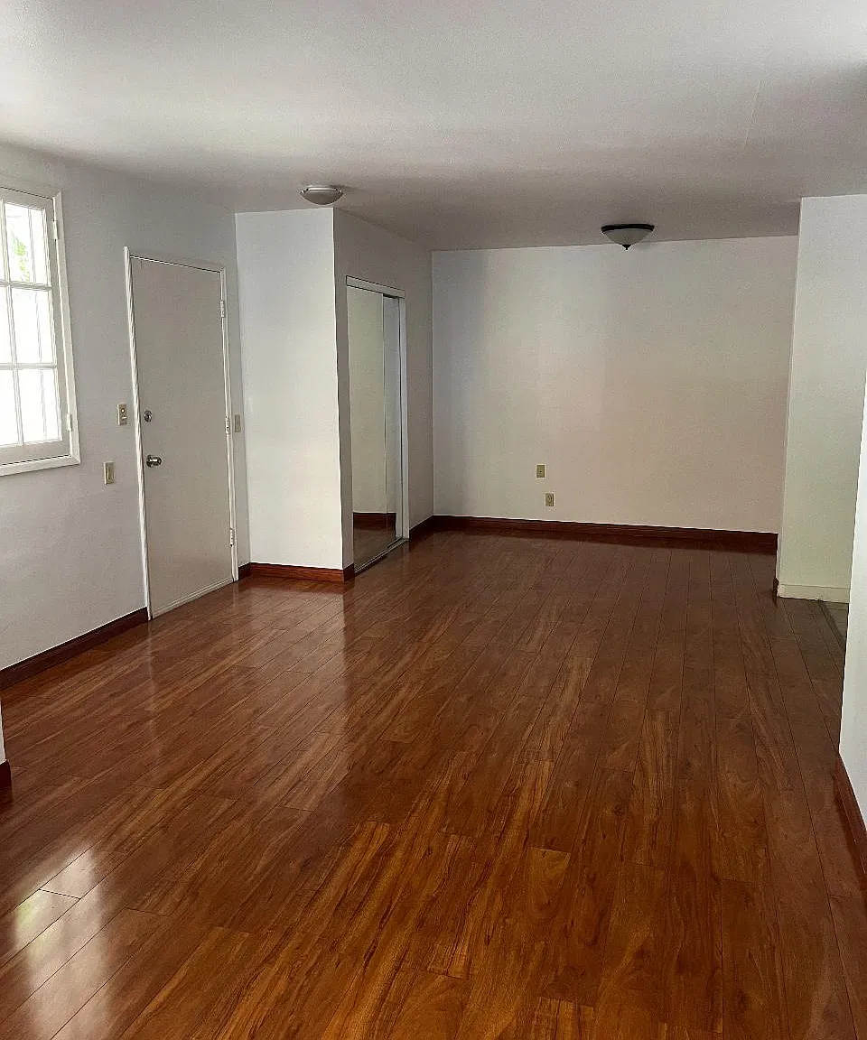 844 N San Vicente Blvd — Photo 2