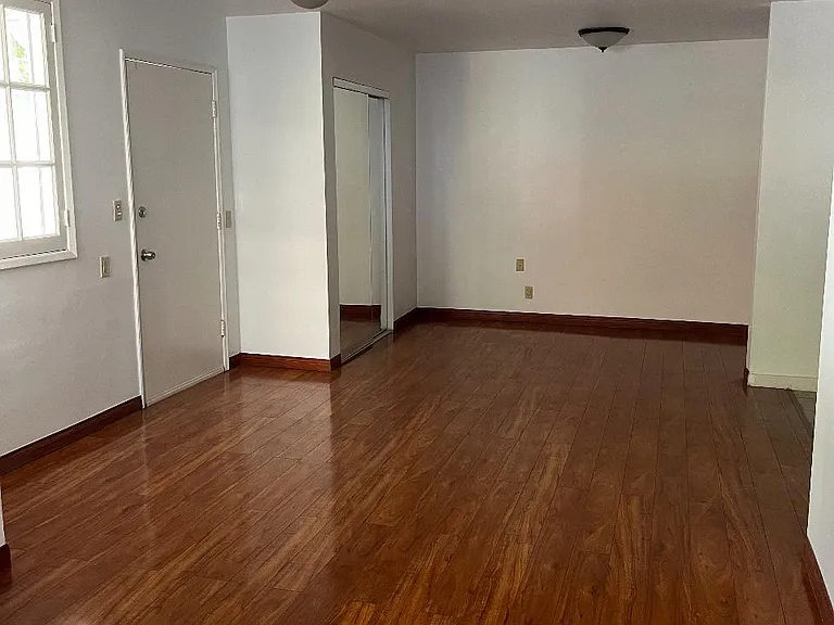 844 N San Vicente Blvd #C — Photo 2