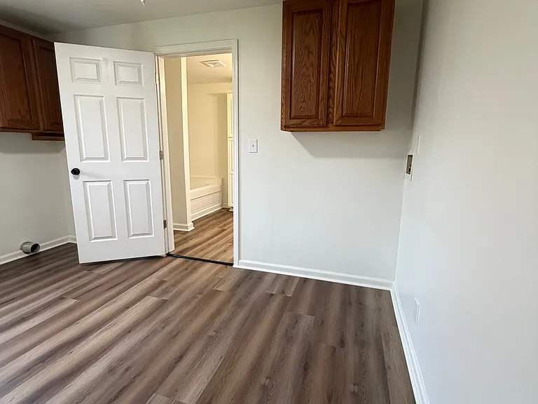 99 Phillips Ln — Photo 32