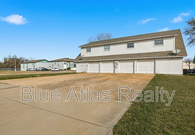 704 Skyline Dr — Photo 22