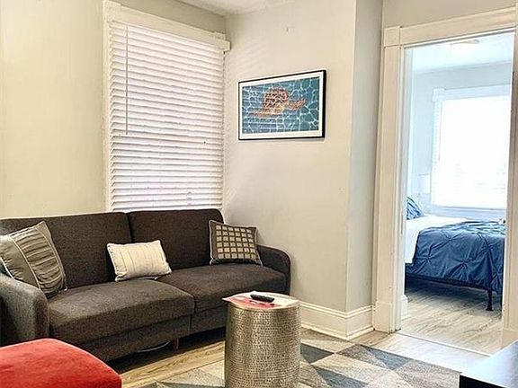 2nd image of 2605 Parkwood Ave Floor 1