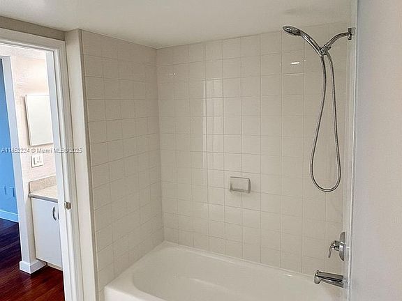 4th image of 816 NW 11th St APT 509