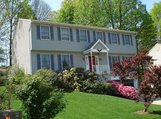 919 Barker Hill Rd, Herndon, VA 20170