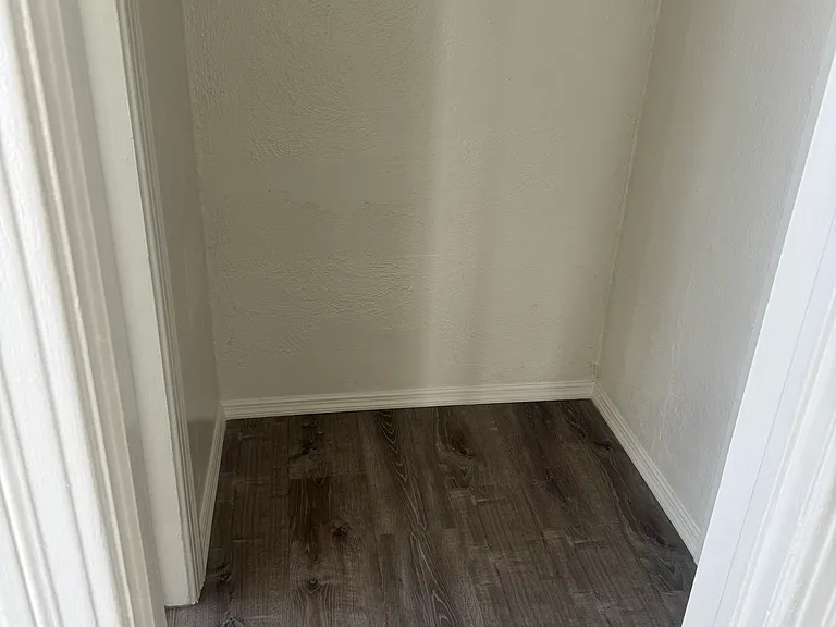 1043 Hyperion Ave #208 — Photo 4
