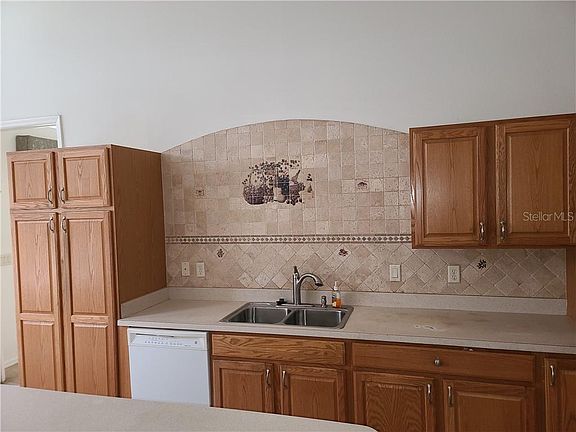 4th image of 1354 N Essex Ave