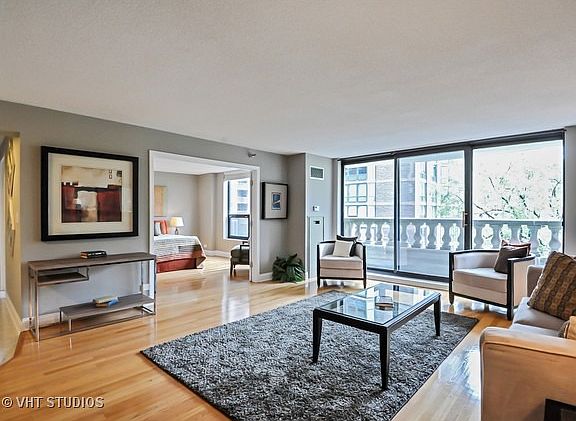 4th image of 1250 N Dearborn Pkwy #4B