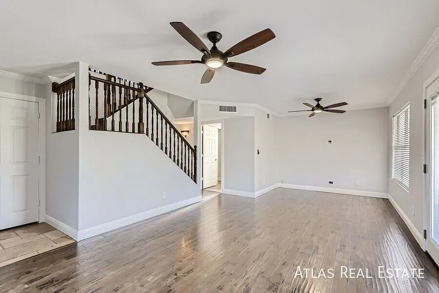 2 Weeks Free Rent If Moved In By 9/30 Or Doggie Door Installed In The Home! Gorgeous 2 Story 3 Be... — Photo 3