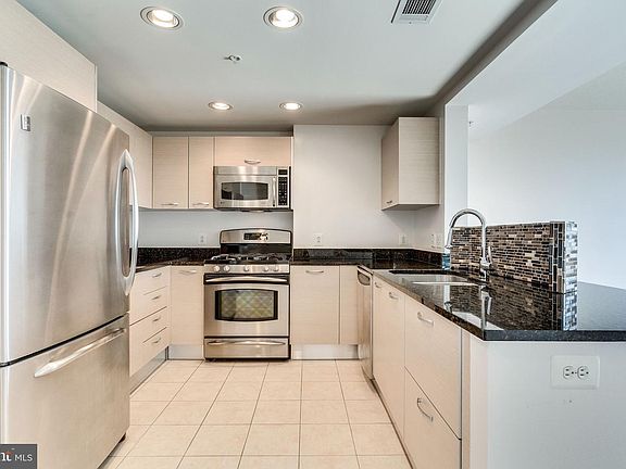 4th image of 2451 Midtown Ave #807
